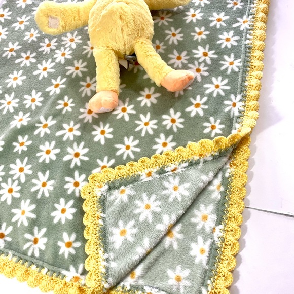 🌺SOLD🌺Duck & Daisys Crochet Baby Blanket Gift Set - Picture 5 of 8